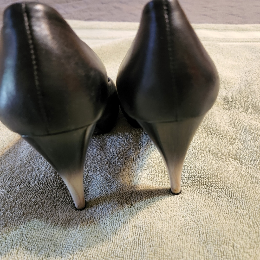 Jessica Simpson peep toe with two tone heel - Picture 3 of 8